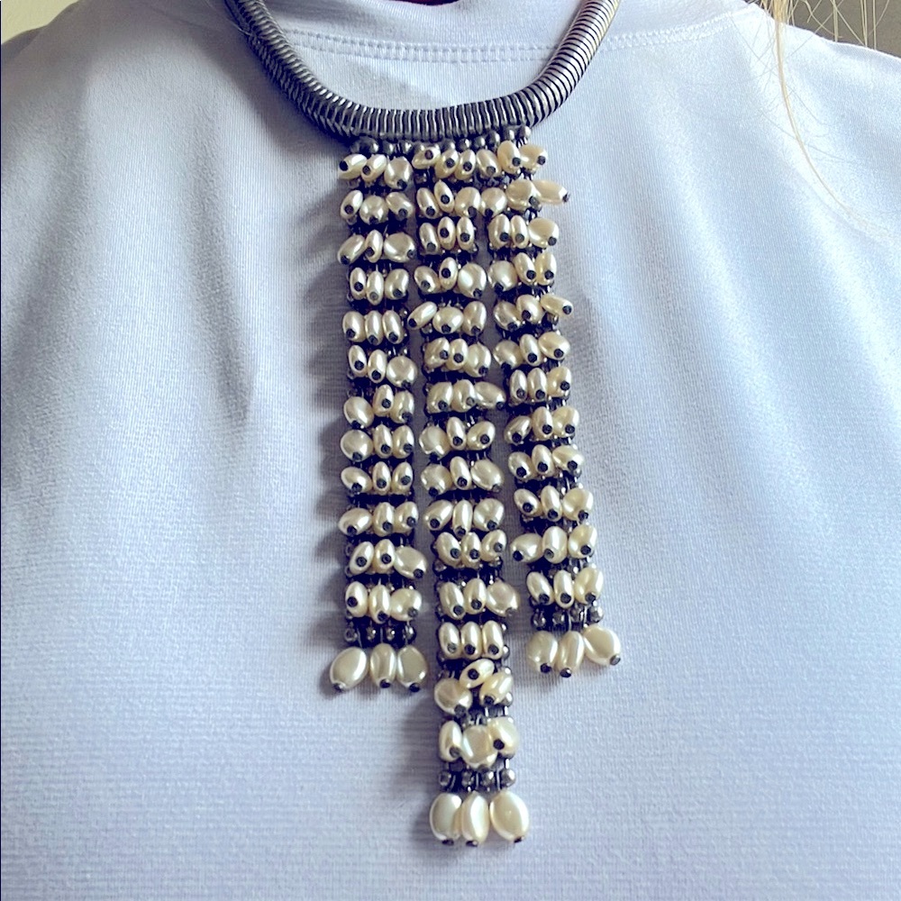 Vintage Necklace Silver chain and Cream Pearl